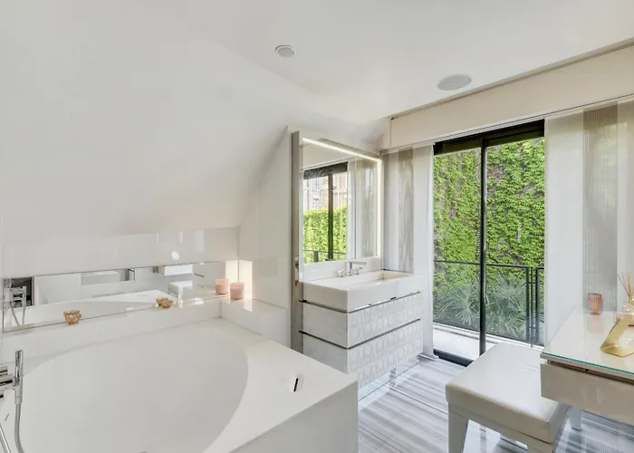 D'exception - Proche Tour Eiffel פריז