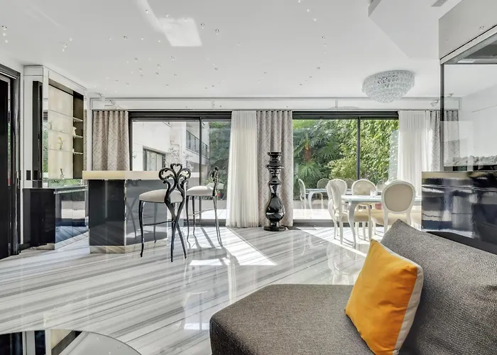 D'exception - Proche Tour Eiffel