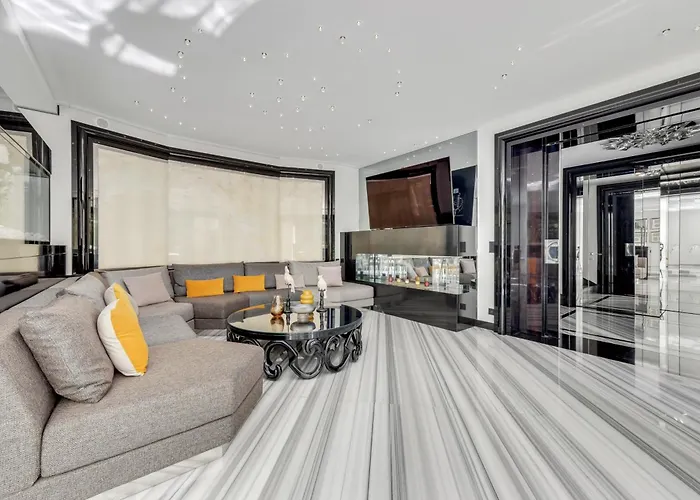 D'exception - Proche Tour Eiffel